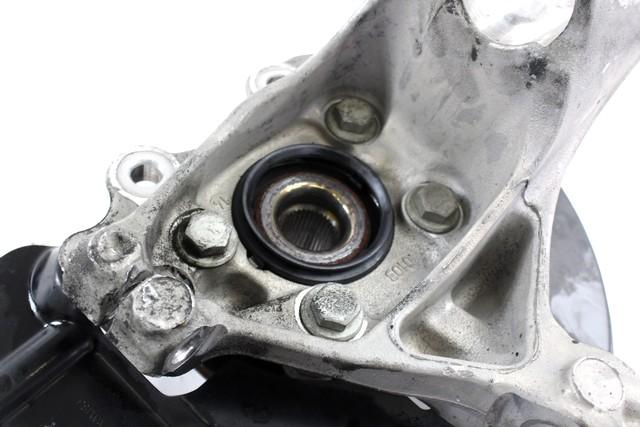 VRTLJIVI LEZAJ DESNO / PESTO KOLESA Z LEZAJEM SPREDAJ OEM N. 31387651 ORIGINAL REZERVNI DEL VOLVO V40 MK1 525 526 (2012 - 2016)DIESEL LETNIK 2014