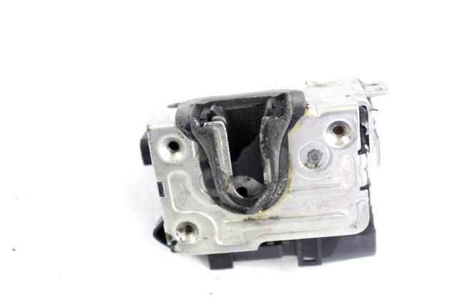 CENTRALNI ZAKLEP SPREDNJIH VRAT  OEM N. 8200735222 ORIGINAL REZERVNI DEL DACIA SANDERO MK1 (2008 - 2012) DIESEL LETNIK 2011