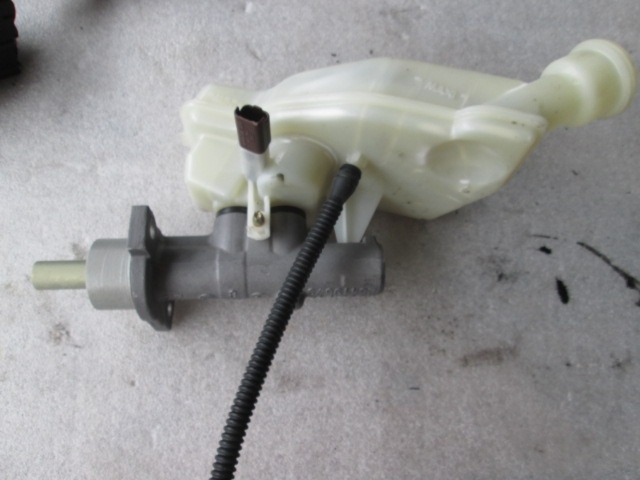 ZAVORNI CILINDER OEM N. 4601L8 ORIGINAL REZERVNI DEL CITROEN C3 / PLURIEL MK1 (2002 - 09/2005) DIESEL LETNIK 2006