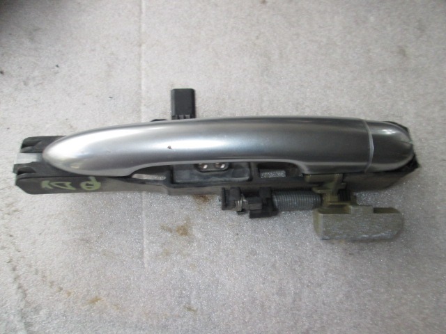 ZUNANJA KLJUKA ZADNJA DESNA VRATA OEM N. 7701472932 ORIGINAL REZERVNI DEL RENAULT LAGUNA BG0/1 KG0/1 MK2 BER/SW (11/2000 - 12/2004) DIESEL LETNIK 2003