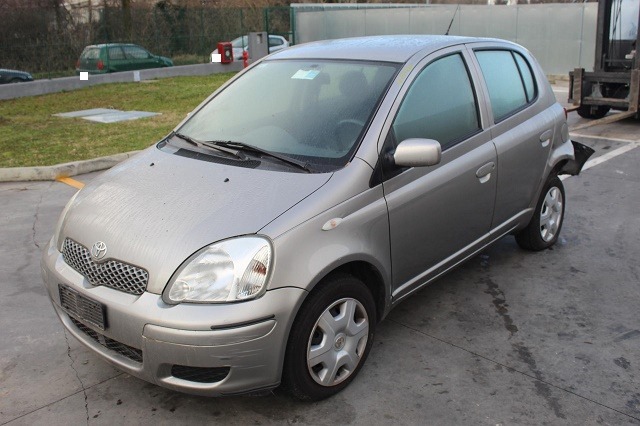 TOYOTA YARIS 1.0 B 48KW 5M 5P (2003) RICAMBI IN MAGAZZINO