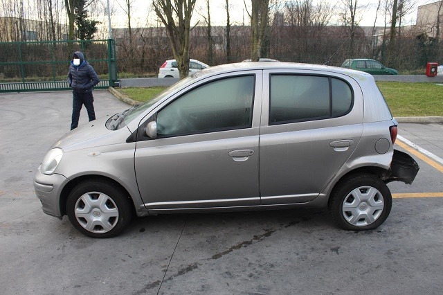 TOYOTA YARIS 1.0 B 48KW 5M 5P (2003) RICAMBI IN MAGAZZINO