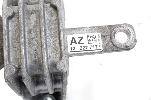 NOSILCI MOTORJA/DRUGO OEM N. 13227717 ORIGINAL REZERVNI DEL OPEL INSIGNIA A G09 (2008 - 2017)DIESEL LETNIK 2010