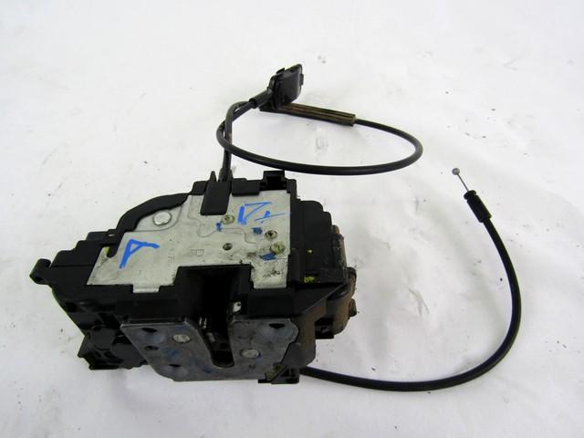 CENTRALNI ZAKLEP SPREDNJIH VRAT  OEM N. 8200497604 ORIGINAL REZERVNI DEL RENAULT KANGOO KW0/1 MK2 (2008 - 2013)DIESEL LETNIK 2008