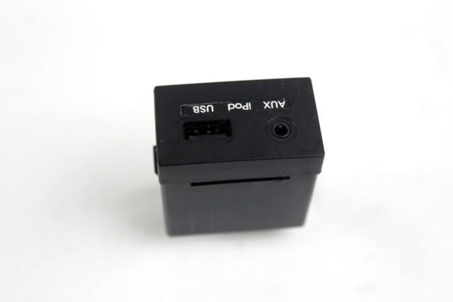 USB / AUX OEM N. 96120-2R000 ORIGINAL REZERVNI DEL HYUNDAI I30 FD MK1 (2007 - 2011)DIESEL LETNIK 2010