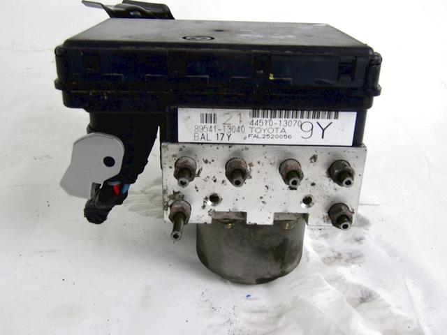 ABS AGREGAT S PUMPO OEM N. 44510-13070 ORIGINAL REZERVNI DEL TOYOTA COROLLA VERSO E12 (2001 - 2004) DIESEL LETNIK 2002