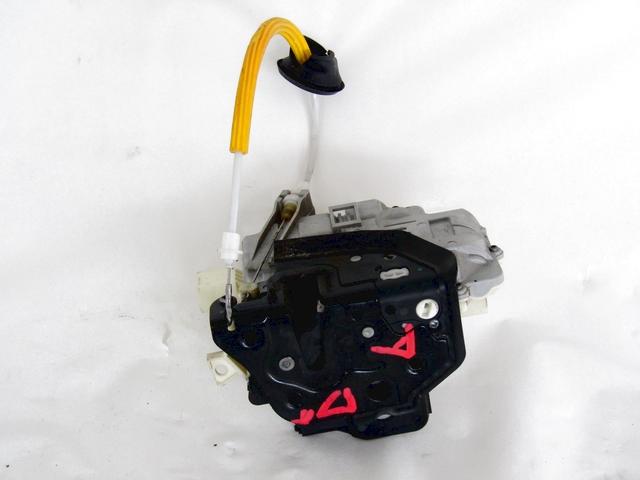 CENTRALNI ZAKLEP SPREDNJIH VRAT  OEM N. 4F1837016 ORIGINAL REZERVNI DEL AUDI A3 MK2R 8P 8PA 8P1 8P7 (2008 - 2012)DIESEL LETNIK 2011