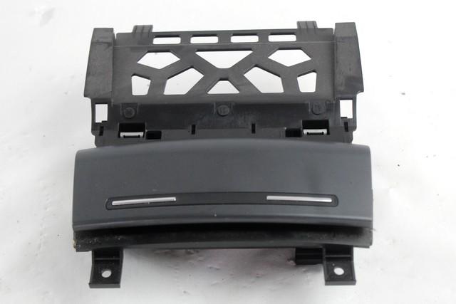 PEPELNIK / DRZALA ZA PIJACO OEM N. 8P0857951 ORIGINAL REZERVNI DEL AUDI A3 MK2R 8P 8PA 8P1 8P7 (2008 - 2012)DIESEL LETNIK 2010