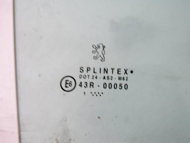 STEKLO SPREDNJIH DESNIH VRAT OEM N. 9202F5 ORIGINAL REZERVNI DEL PEUGEOT 206 / 206 CC 2A/C 2D 2E/K (1998 - 2003) BENZINA LETNIK 2001