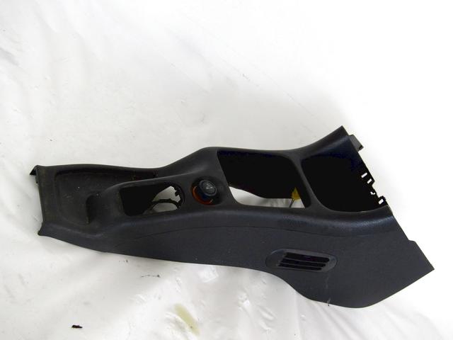 PLASTIKA MED SEDEZI BREZ NASLONJALA ROK OEM N. 9644330777 ORIGINAL REZERVNI DEL PEUGEOT 206 / 206 CC 2A/C 2D 2E/K (1998 - 2003) BENZINA LETNIK 2001