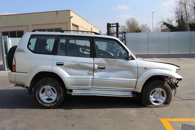 TOYOTA LAND CRUISER 90 3.0 D 4X4 92KW 5M 5P (1999) RICAMBI IN MAGAZZINO