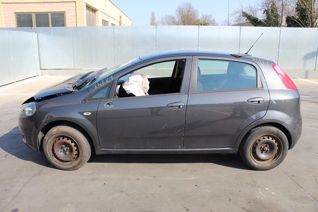 FIAT PUNTO 1.3 D 66KW 6M 5P (2009) RICAMBI IN MAGAZZINO