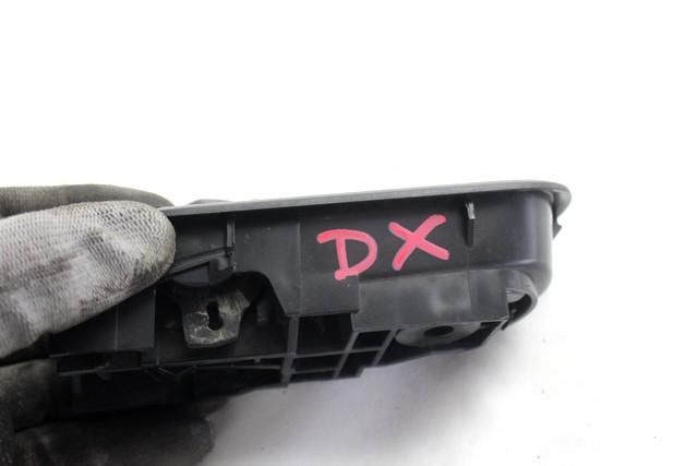 NOTRANJA KLJUKA  OEM N. D65158330A02 ORIGINAL REZERVNI DEL MAZDA 2 DE DH MK2 (2007 - 2014) DIESEL LETNIK 2008