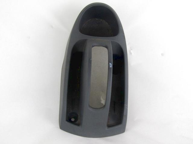 PLASTIKA MED SEDEZI BREZ NASLONJALA ROK OEM N. 58911-0H010 ORIGINAL REZERVNI DEL PEUGEOT 107 PM PN (2005 - 2014) BENZINA LETNIK 2007