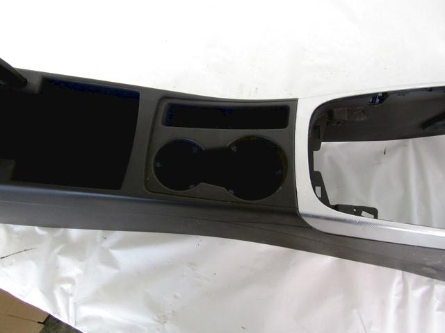 NASLON ZA ROKE/SREDINSKA KONZOLA OEM N. 8K0863244A ORIGINAL REZERVNI DEL AUDI A4 B8 8KH ALLROAD  (2009 - 2016)DIESEL LETNIK 2013