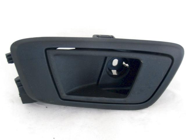 NOTRANJA KLJUKA  OEM N. 8A61-A22601-CEW ORIGINAL REZERVNI DEL FORD FIESTA CB1 CNN MK6 (09/2008 - 11/2012) BENZINA LETNIK 2009