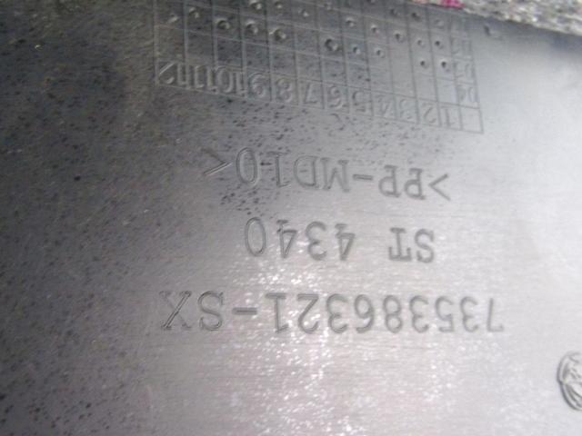 PLASTIKA MED SEDEZI BREZ NASLONJALA ROK OEM N. 735394636 ORIGINAL REZERVNI DEL FIAT GRANDE PUNTO 199 (2005 - 2012) DIESEL LETNIK 2009