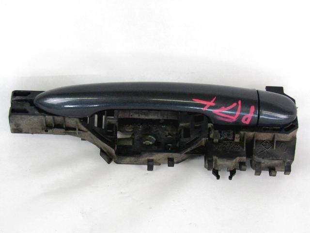 ZUNANJA KLJUKA ZADNJA DESNA VRATA OEM N. 7701474995 ORIGINAL REZERVNI DEL RENAULT SCENIC/GRAND SCENIC JM0/1 MK2 (2003 - 2009) BENZINA/GPL LETNIK 2007