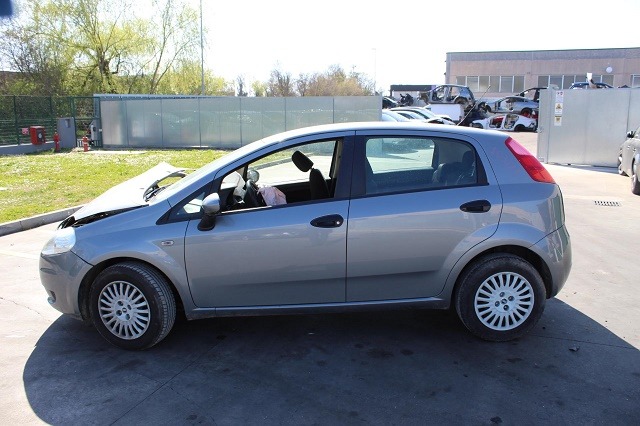 FIAT GRANDE PUNTO 1.2 B 48KW 5M 5P (2006) RICAMBI IN MAGAZZINO