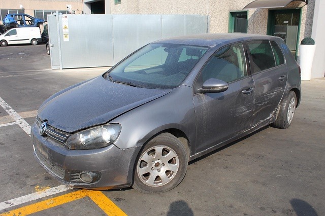 VOLKSWAGEN GOLF 6 1.6 D 77KW AUT 5P (2011) RICAMBI IN MAGAZZINO