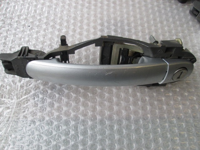 ZUNANJA KLJUKA SPREDNJA LEVA VRATA OEM N. 3B0837885886 ORIGINAL REZERVNI DEL VOLKSWAGEN POLO 9N R (2005 - 10/2009) BENZINA/GPL LETNIK 2005