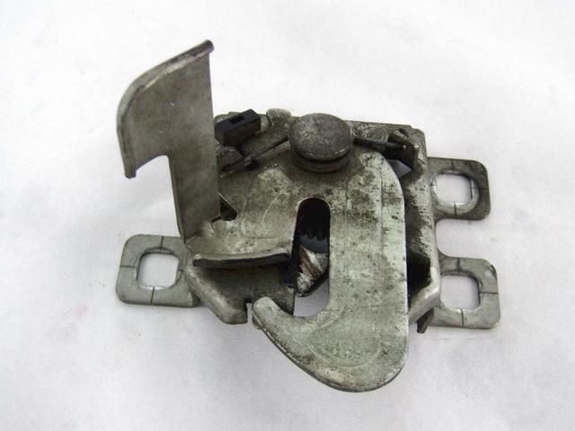 ZAKLEP POKROVA MOTORJA  OEM N. 51945645 ORIGINAL REZERVNI DEL FIAT BRAVO 198 (02/2007 - 2010) DIESEL LETNIK 2007