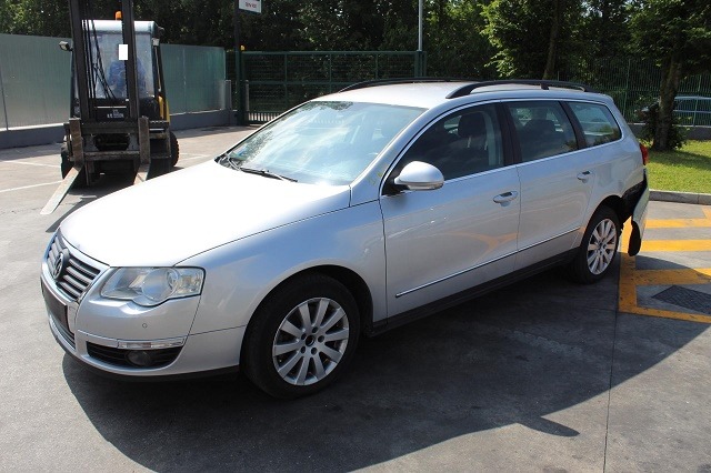 VOLKSWAGEN PASSAT SW 2.0 D 81KW 5M 5P (2009) RICAMBI IN MAGAZZINO