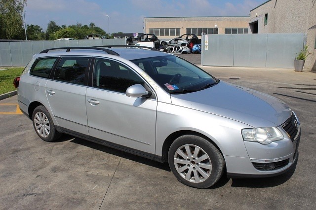 VOLKSWAGEN PASSAT SW 2.0 D 81KW 5M 5P (2009) RICAMBI IN MAGAZZINO