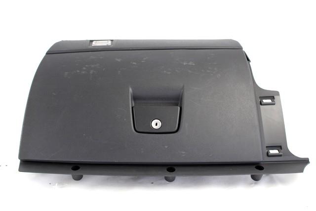 PREDAL ZA DOKUMENTE OEM N. 39867562 ORIGINAL REZERVNI DEL VOLVO V50 545 R (2007 - 2012) DIESEL LETNIK 2009