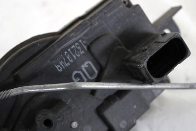 CENTRALNI ZAKLEP SPREDNJIH VRAT  OEM N. 13210749 ORIGINAL REZERVNI DEL OPEL ZAFIRA B A05 M75 (2005 - 2008) BENZINA/METANO LETNIK 2007