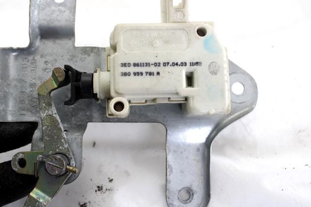 ZAKLEPANJE PRTLJA?NIH VRAT  OEM N. 3B0959781A ORIGINAL REZERVNI DEL VOLKSWAGEN NEW BEETLE 9C1 1C1 1Y7 (1999 - 2006) DIESEL LETNIK 2003