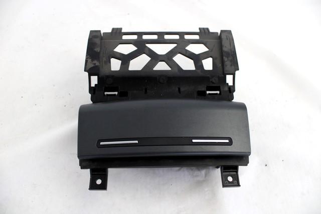 PEPELNIK / DRZALA ZA PIJACO OEM N. 8P0857951 ORIGINAL REZERVNI DEL AUDI A3 MK2R 8P 8PA 8P1 8P7 (2008 - 2012)DIESEL LETNIK 2010