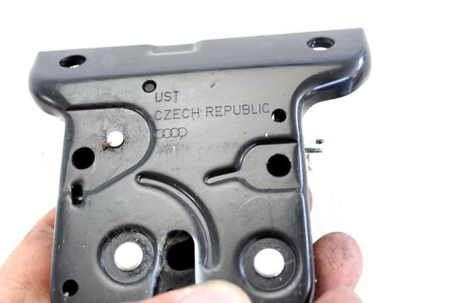 ZAKLEPANJE PRTLJA?NIH VRAT  OEM N. 8P3827505 ORIGINAL REZERVNI DEL AUDI A3 MK2R 8P 8PA 8P1 8P7 (2008 - 2012)DIESEL LETNIK 2010