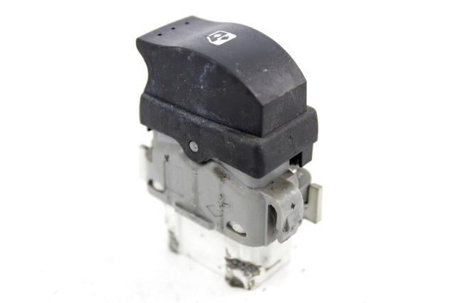 ZADNJE STIKALO OEM N. 8200220511 ORIGINAL REZERVNI DEL RENAULT SCENIC/GRAND SCENIC JM0/1 MK2 (2003 - 2009) BENZINA LETNIK 2003