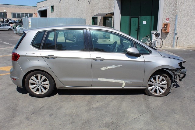 VOLKSWAGEN GOLF SPORTSVAN 1.6 D 81KW AUT 5P (2015) RICAMBI IN MAGAZZINO