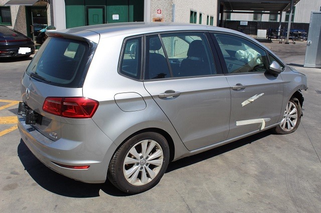 VOLKSWAGEN GOLF SPORTSVAN 1.6 D 81KW AUT 5P (2015) RICAMBI IN MAGAZZINO