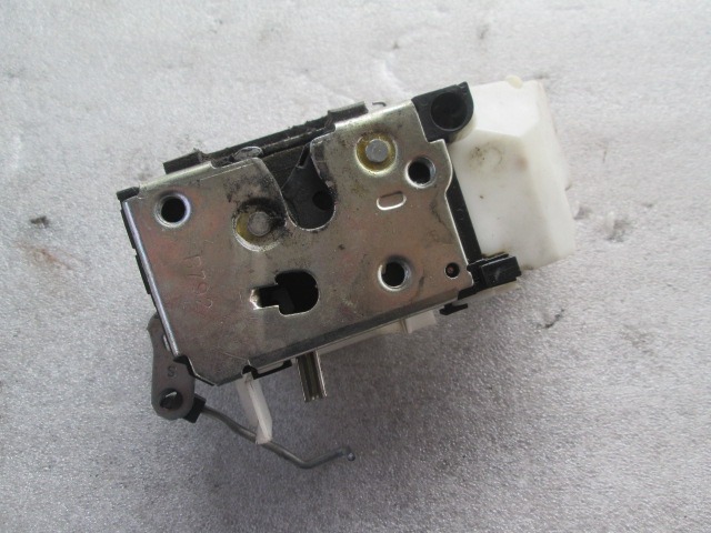 CENTRALNO ZAKLEPANJE PREDNIH LEVIH VRAT OEM N.  ORIGINAL REZERVNI DEL FIAT PUNTO 188 MK2 R (2003 - 2011) DIESEL LETNIK 2008