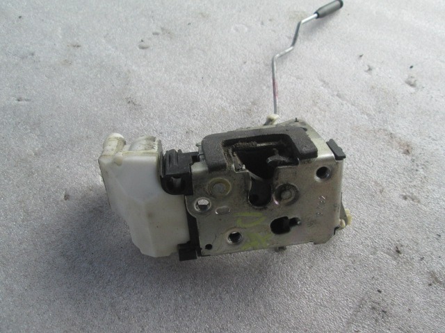 CENTRALNI ZAKLEP SPREDNJIH VRAT  OEM N. 7352675 ORIGINAL REZERVNI DEL FIAT PUNTO 188 MK2 R (2003 - 2011) DIESEL LETNIK 2008