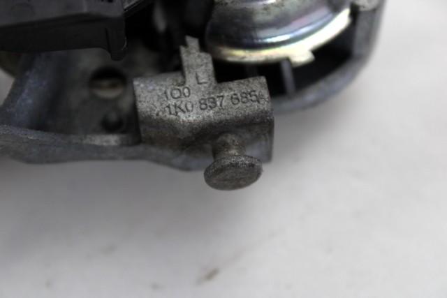 ZUNANJA KLJUKA ZADNJA DESNA VRATA OEM N. 1K5837205GRU ORIGINAL REZERVNI DEL VOLKSWAGEN GOLF VI 5K1 517 AJ5 MK6 (2008-2012) DIESEL LETNIK 2011