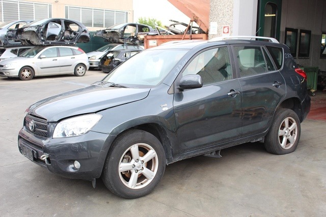 TOYOTA RAV 4 2.2 D 4X4 100KW 6M 5P (2006) RICAMBI IN MAGAZZINO