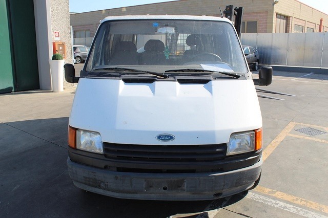 FORD TRANSIT 2.5 D 51KW 5M 2P (1989) RICAMBI USATI AUTO IN PIAZZALE 