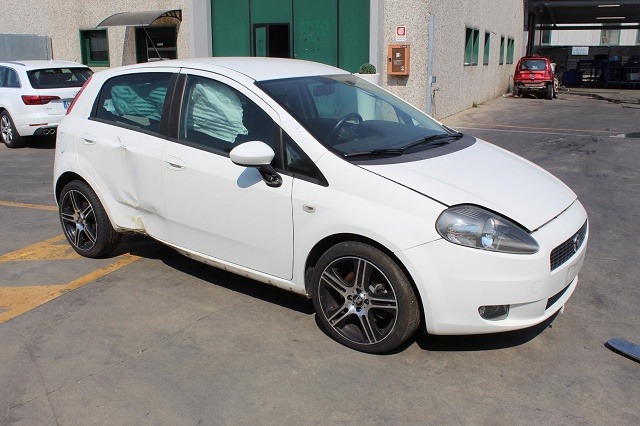 FIAT GRANDE PUNTO 1.3 D 66KW 6M 5P (2009) RICAMBI IN MAGAZZINO