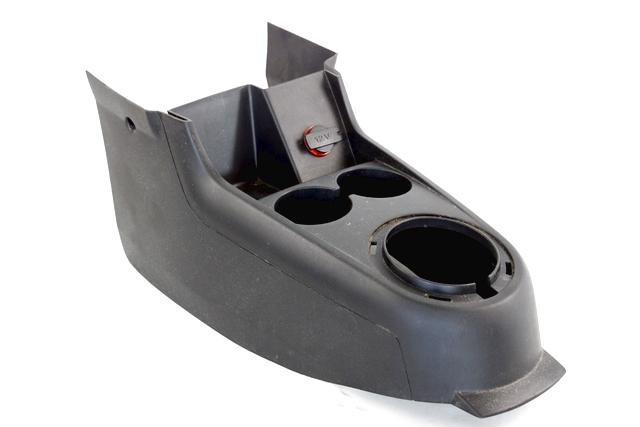 PLASTIKA MED SEDEZI BREZ NASLONJALA ROK OEM N. 5Z0863241 ORIGINAL REZERVNI DEL VOLKSWAGEN FOX 5Z1 5Z3 5Z4 (2005 - 2011) DIESEL LETNIK 2007