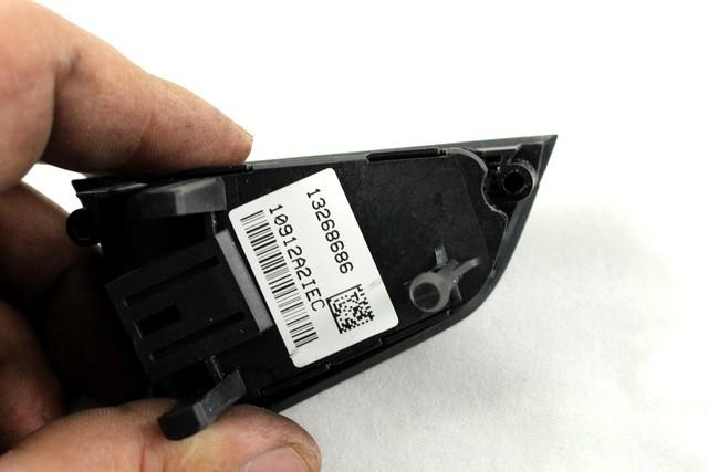 MULTIFUNKCIJSKI VOLAN OEM N. 13268686 ORIGINAL REZERVNI DEL OPEL ASTRA J P10 5P/3P/SW (2010 - 2015) DIESEL LETNIK 2012