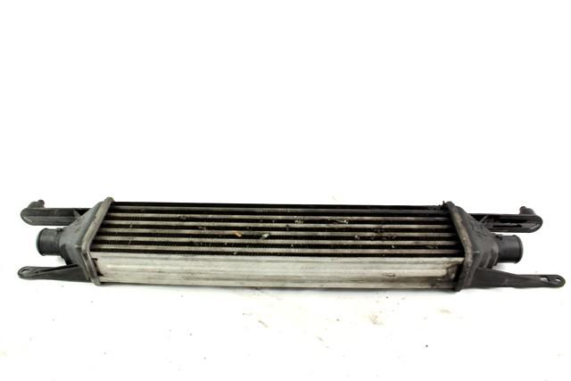 HLADILNIK INTERCOOLER OEM N. 55700449 ORIGINAL REZERVNI DEL FIAT GRANDE PUNTO 199 (2005 - 2012) DIESEL LETNIK 2009