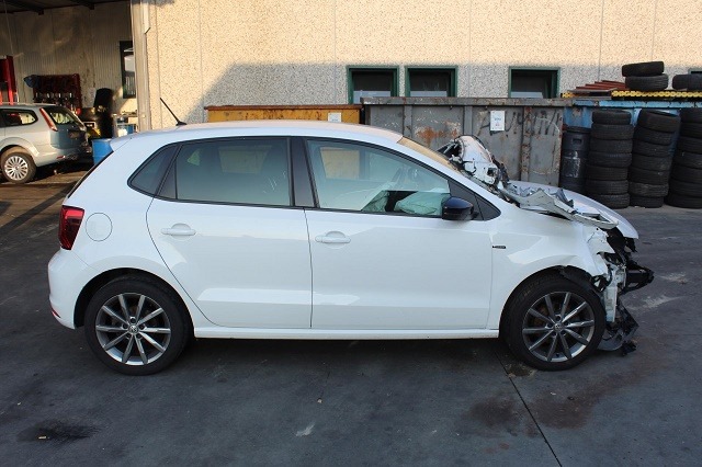 VOLKSWAGEN POLO 1.2 B 66KW 5M 5P (2015) RICAMBI IN MAGAZZINO