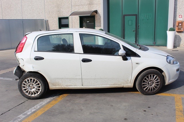 FIAT PUNTO 1.3 D 70KW 5M 5P (2016) RICAMBI IN MAGAZZINO