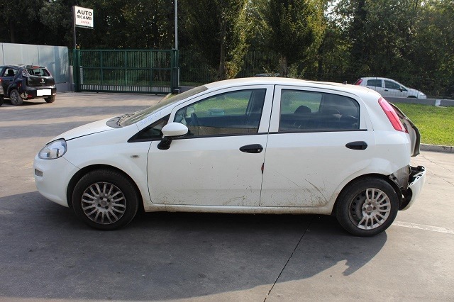 FIAT PUNTO 1.3 D 70KW 5M 5P (2016) RICAMBI IN MAGAZZINO