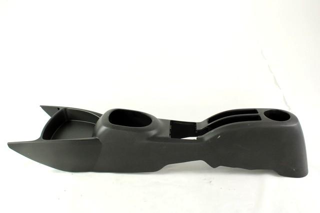 PLASTIKA MED SEDEZI BREZ NASLONJALA ROK OEM N. 58910-0D010 ORIGINAL REZERVNI DEL TOYOTA YARIS P9 MK2 R (2009 - 2011)BENZINA LETNIK 2010