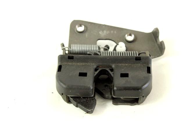 KONZOLE IN SINE SEDEZEV OEM N. 52207112863 ORIGINAL REZERVNI DEL BMW SERIE 3 BER/SW/COUPE/CABRIO E90/E91/E92/E93 (2005 -2009) DIESEL LETNIK 2009